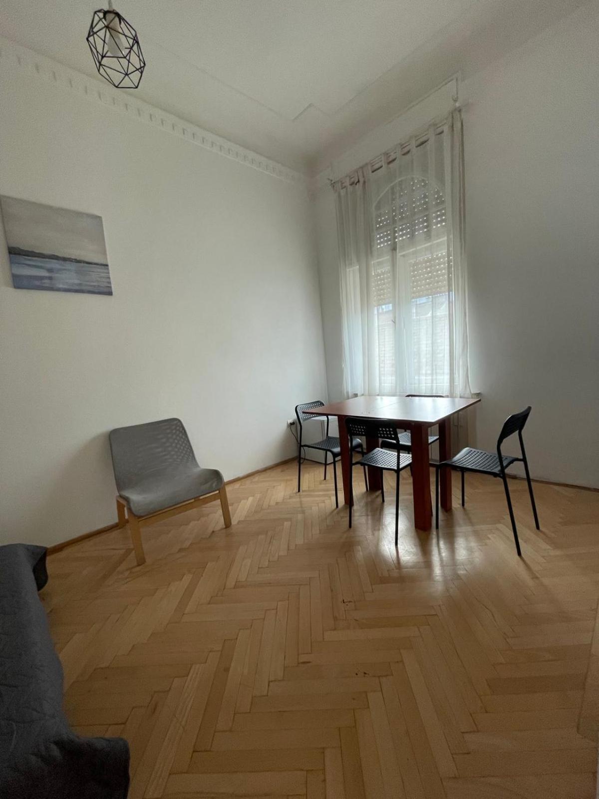 White Pearl Rooms Near Gozsdu บูดาเปสต์ ภายนอก รูปภาพ
